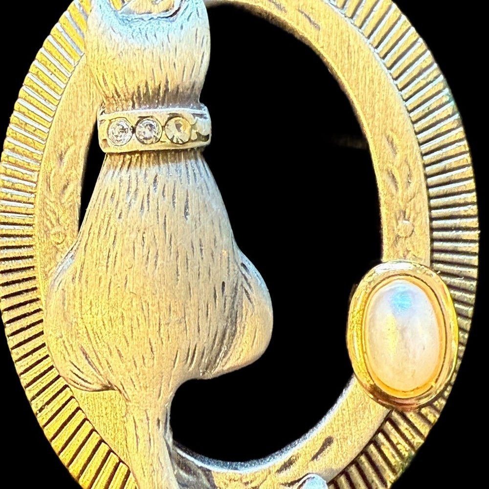 Elegant Gold and Silver Cat Brooch with Gemstone